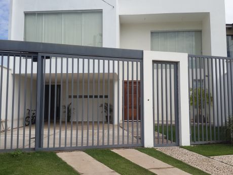 Venta De Casa En Zona Norte