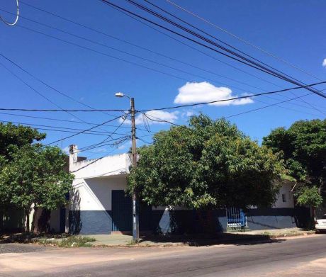 Vendo Casa En Barrio Obrero, En Esquina.