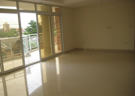 Amplio Departamento, 3 Dormitorios, Piscina, Seguridad Las 24 Hrs. Cod: Ad056