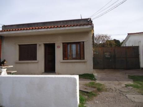 Prox. A Gral Flores 2 Casas En Un Padron