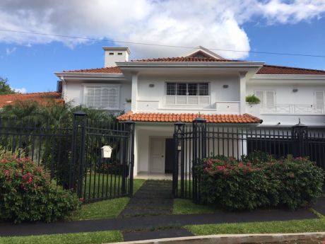 Residencia Super Lujo Zona Centenario