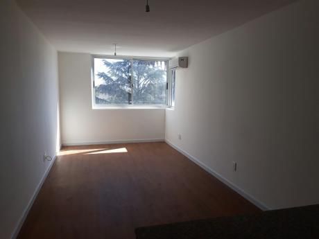 Imperdible! A Estrenar, 50 M2 Internos, Con Garage. Gc $2400