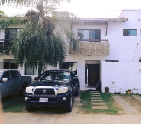 Hermosa Casa En Venta En Condominio
