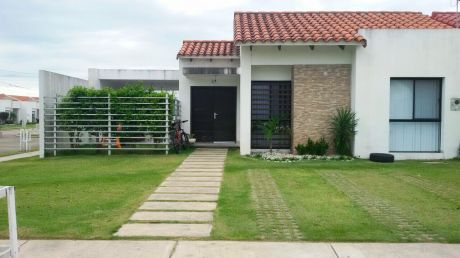 Casa En Venta Cond. "almería Norte"