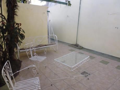 Excelente, Tipo Casa Con Patio. Sin Gastos Comunes.