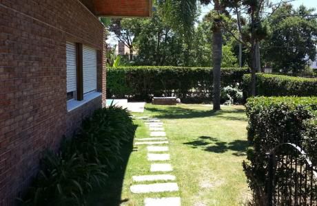 Venta Casa Padrón Único En Esquina - Carrasco Sur
