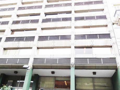 Ciudad Vieja. Oficinas. 320mts2. Excelente Piso Al Frente. Aa. Vig 24hs.
