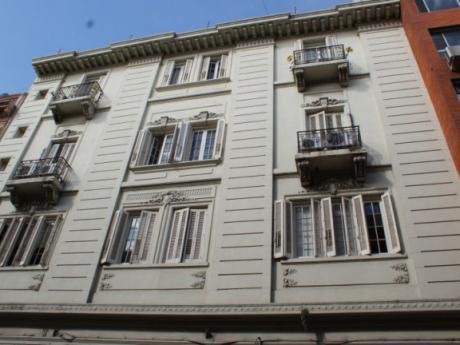 Edificio Emblemático En Ciudad Vieja (2 Unidades)