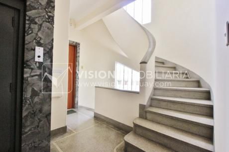 Apto De Estilo, 3 Dorm 2 Baños, Con Garaje, Parque Rodó, Muy Amplio.