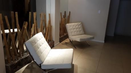 Proximo Al Parque Y Rambla,amplio Con Terraza Con Cocina Definida