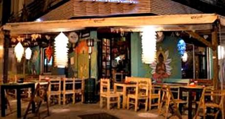 Venta Bar, Resto Y Hostel En Pocitos. En Pleno Funcionamiento