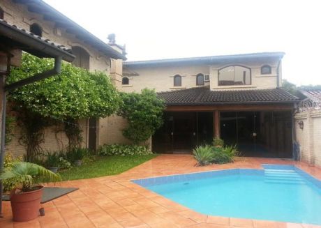 Residencia En Ycua Sati