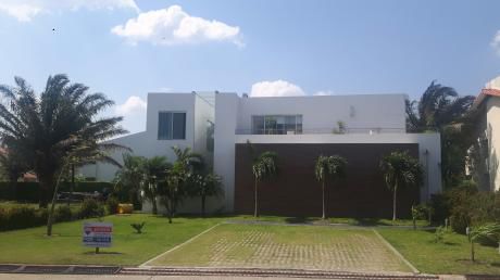 Casa En Condominio Colinas Del Urubó Sector 1.