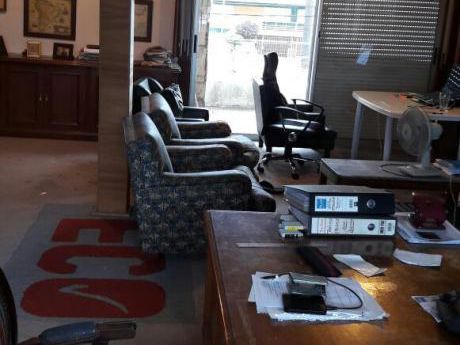 Amplia Y CÓmoda Casa Con Garage Sobre Bv Artigas