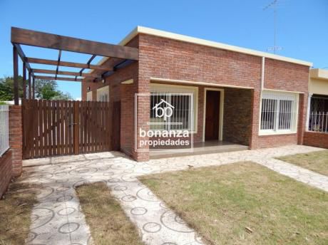 Casa En Los Ángeles A Estrenar, A 4 Cuadras De La Playa, Piriápolis