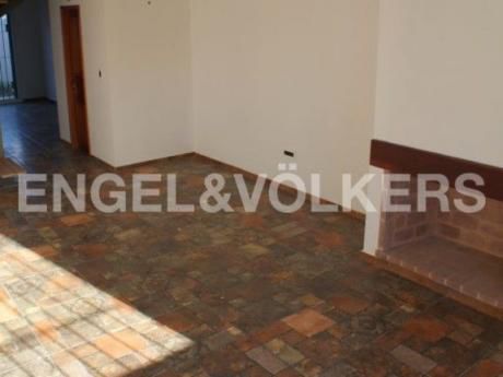 Cómoda Casa En Carrasco Este - Con Renta
