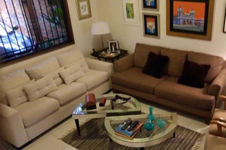 Duplex En Lambare, Central