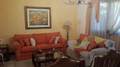 Tierra Inmobiliaria - Preciosa Y Amplia Casa En Trinidad!!!