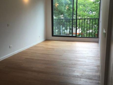 Vivienda U Oficina. Al Frente. Luminoso Y Moderno Monoambiente