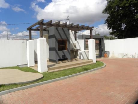 Casa En Venta En Ave. Alemana Dentro De Condominio!
