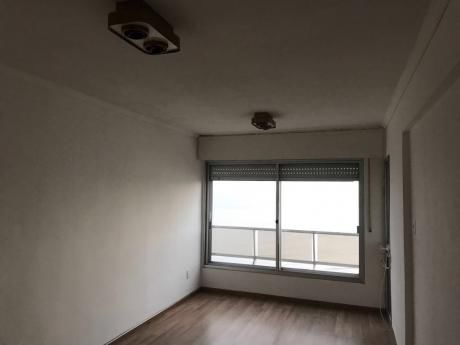 Hermoso Apartamento Sobre Rambla