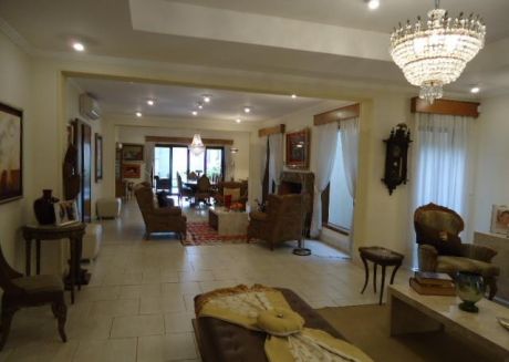 Exclusiva Y Fina Residencia En Zona Boggiani...