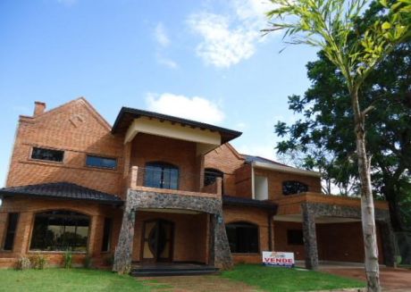 Vendo Amplia Residencia De 5 Dorm En El Exclusivo Country Rakiura