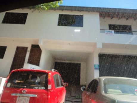 Propiedad Sobre Venezuela A Pasos Del Club Centenario