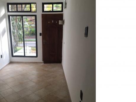 Imperdible! Planta Baja Con Garage. Sin Gastos Comunes.