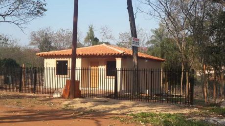 Vendo Hermosa Casa A Estrenar En Villa Elisa, A Una Cuadra De Defensores