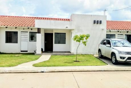 Casa En Alquiler, Zona Norte, Km 9, Condominio La Fontana Family Club