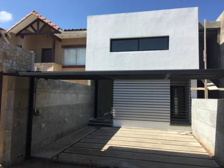 Casas De 2 Pisos En Venta En Avenida Alemana Y 7mo Anillo