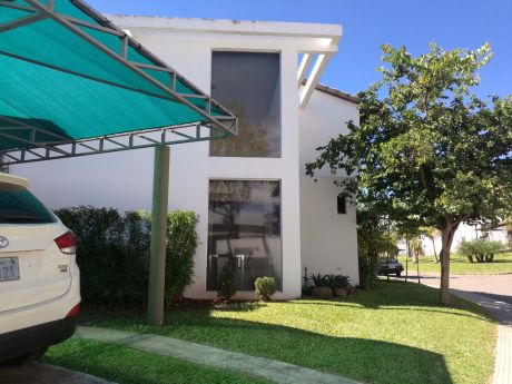 Vendo Casa Amoblada Con Piscina En Condominio Zona Aeropuerto