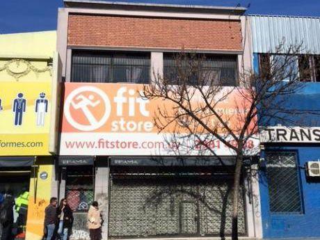 Local En Venta Y Alquiler En Calle Paysandú
