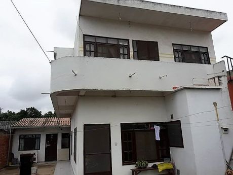 Casa De Dos Plantas En Venta Zona Mts2 200