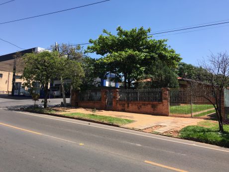 Vendo Casa Sobre La Avda. Avelino Martinez, San Lorenzo