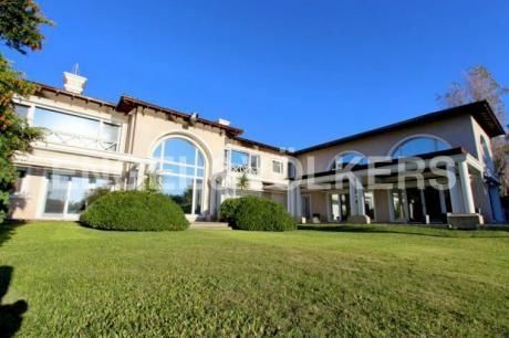 Casa En Venta En Montevideo - Carrasco
