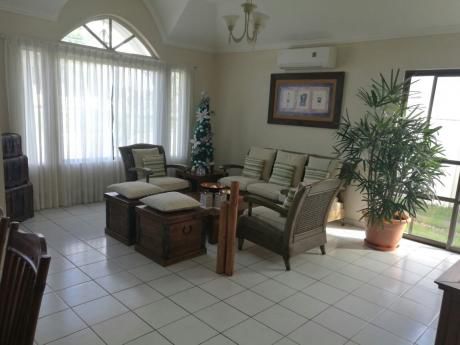 En Venta Hermosa Casa En Condominio Centuria