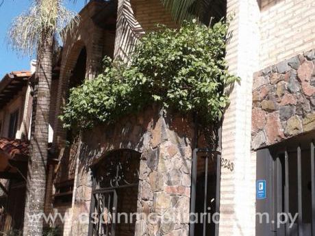 Amplio Duplex Con Patio Y 3 Dormitorios
