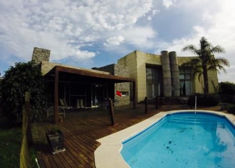 Se Alquila Hermosa Casa En El Pinar A Metros De La Playa