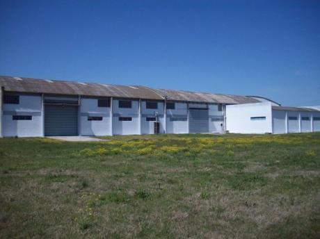 Venta De Local Industrial, Deposito Sobre Av. Millan
