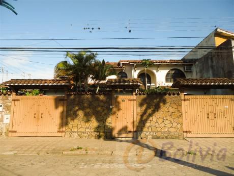 A Una Cuadra Del 1mer Anillo Entre Av. Charcas Y Suarez Arana