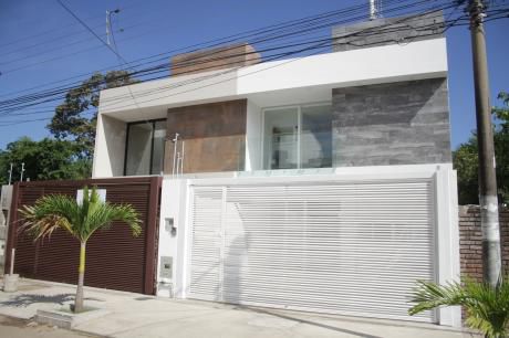 Casa De Lujo A Estrenar Frente A La Expocruz