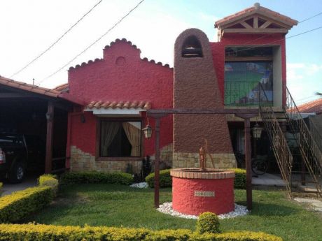 Hermosa Casa En Venta En Condominio Bella Vista Carretera A Cotoca