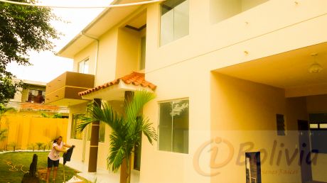 Casa En Venta (barrio Los Mángales) Entre 3ro Y 4to Anillo Entre Radial 19