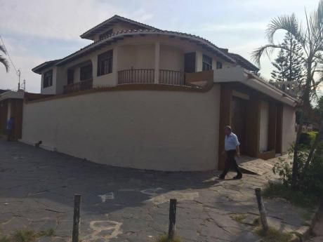 Hermosa Y Amplia Casa En Alquiler Para Empresas O Negocio 9 Dorm.