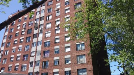 Apto 2 Dormitorios En Alquiler Zona Union Lindo Edificio