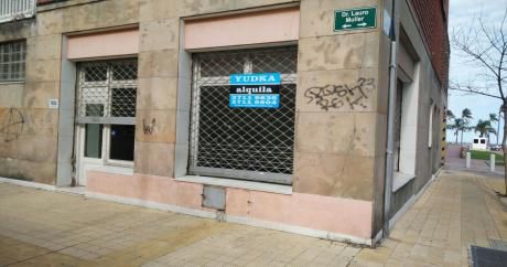 Local Próximo A Embajada De Eeuu