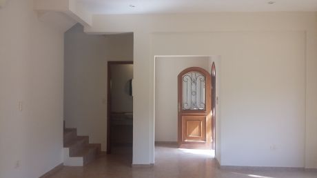 Alquilo Hermosa Casa En Condominio En Barrio Mburucuya