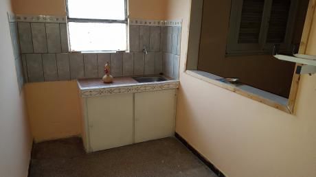 Apto 1 Dormitorio Sobre Comercio A 4 De Av Italia